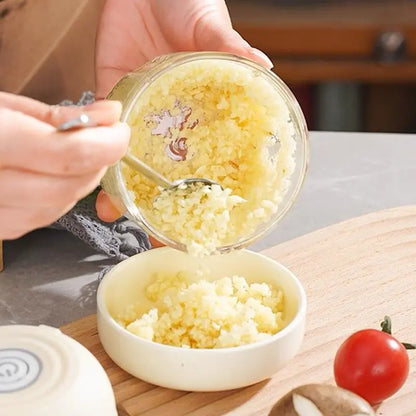 Electric Garlic Chopper, 4 Sharp Blades，Portable Veggie Chopper, 350ML Garlic Grinder Masher Onion Chopper, Blender to Vegetable, Cordless Food Processor for Ginger, Chili, Fruit, Meat, Spices, Beans, etc
