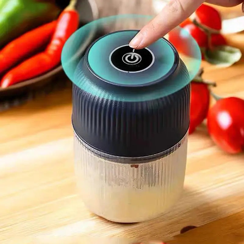 Electric Garlic Chopper, 4 Sharp Blades，Portable Veggie Chopper, 350ML Garlic Grinder Masher Onion Chopper, Blender to Vegetable, Cordless Food Processor for Ginger, Chili, Fruit, Meat, Spices, Beans, etc
